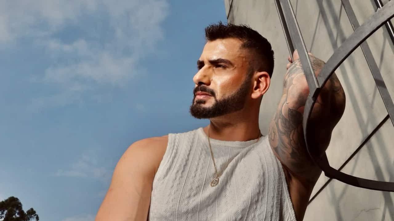 Ex-BBB Nizam toma atitude suspeita e esquenta rumores de ida para A Fazenda.