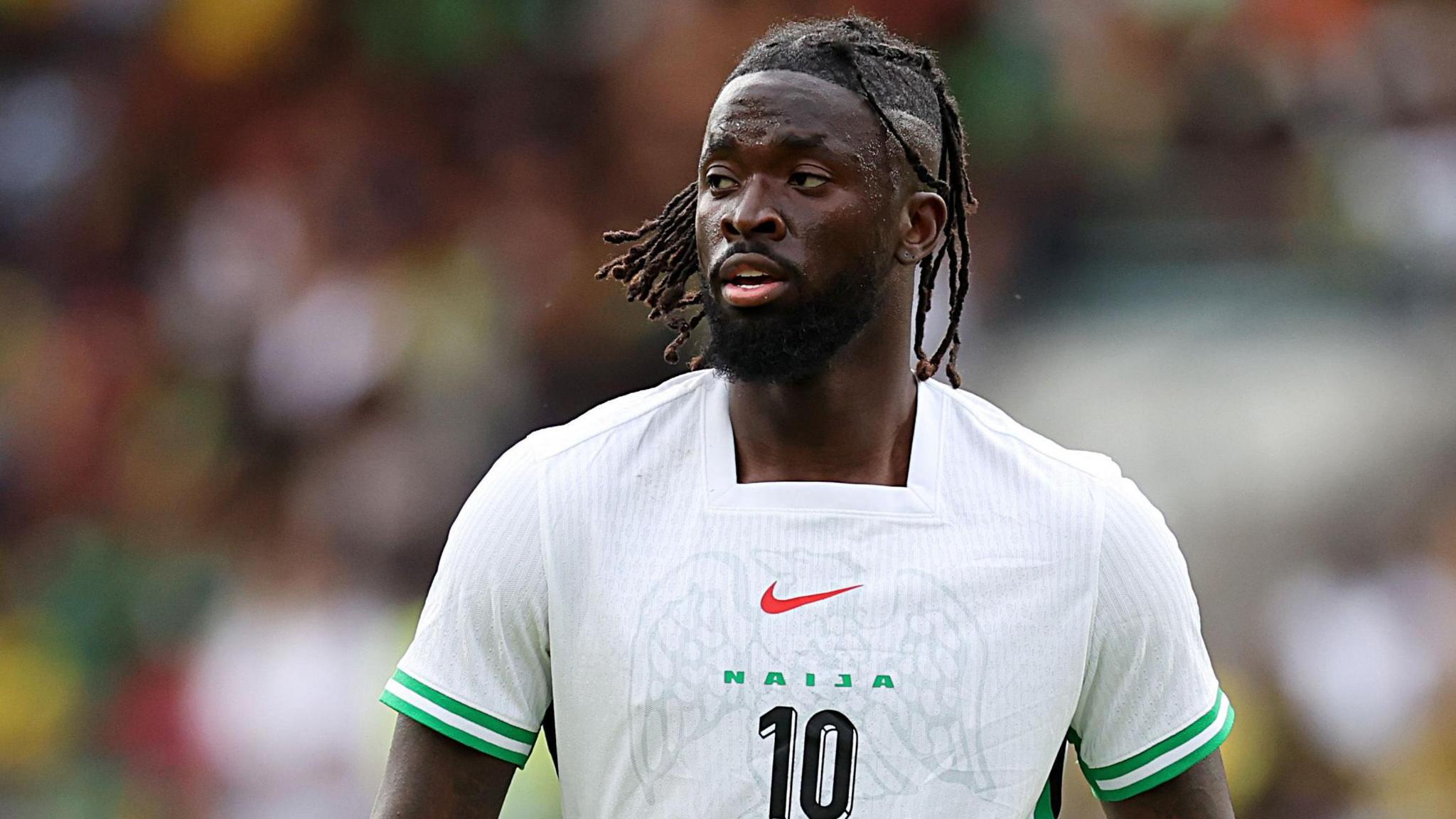 Tolu Arokodare jogando pela seleção da Nigéria