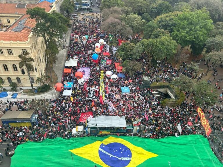 Centrais Sindicais e Movimentos Sociais Protestam em São Paulo Contra Anistia a Bolsonaristas
