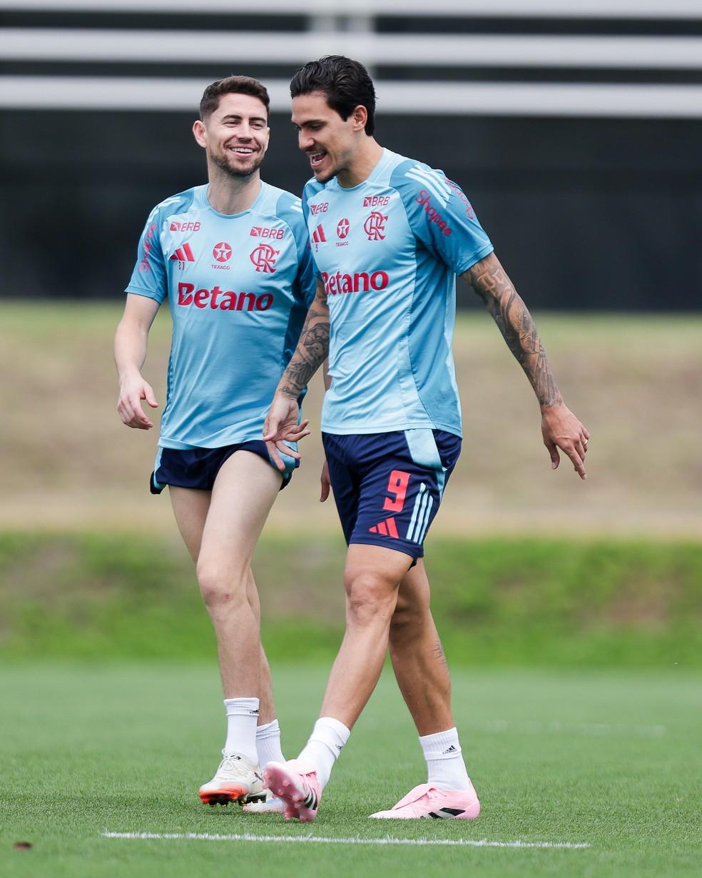 Jorginho e Pedro treinam antes de viagem do Flamengo à Argentina