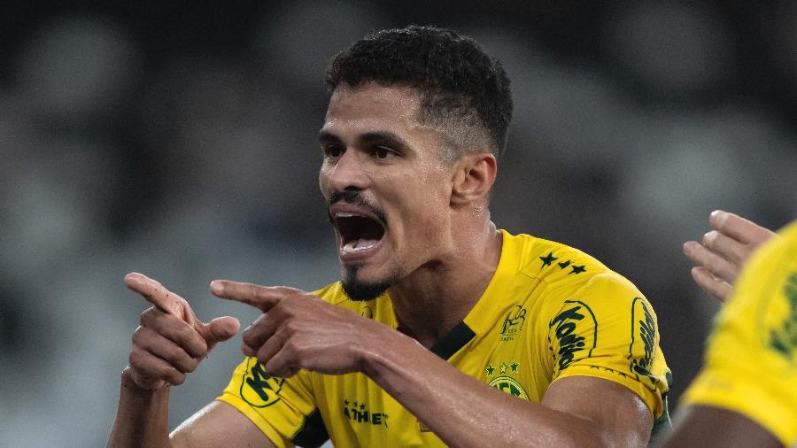 Lucas Ramon comemora gol do Mirassol