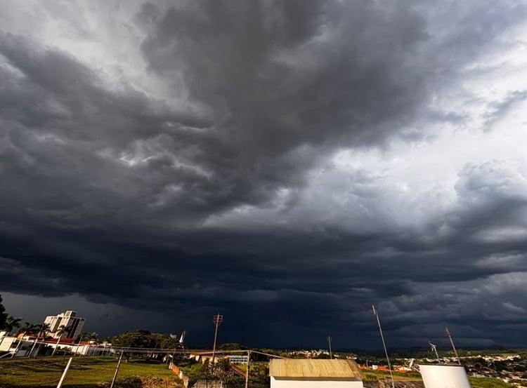 Alerta para temporais e ventos fortes na Grande SP