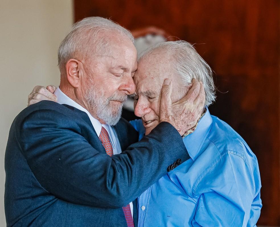 Mino Carta e Lula durante encontro em Brasília