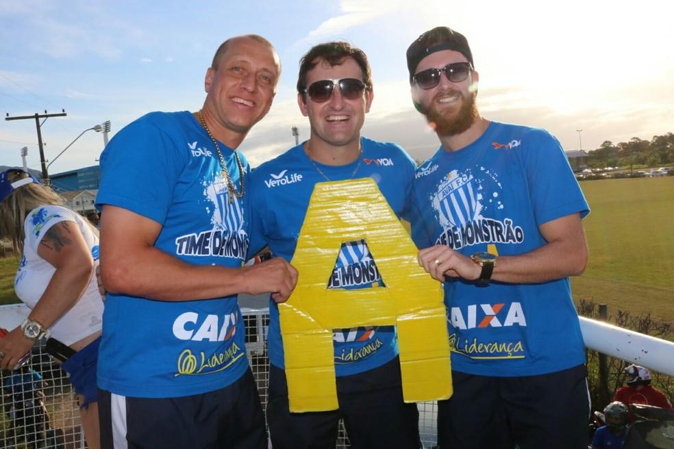 Marquinhos, Diego Jardel e Evando na festa do acesso em 2016.