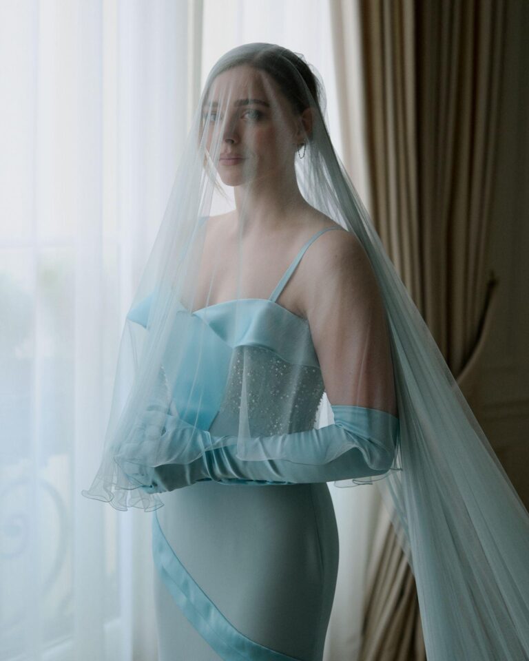 Chloë Grace Moretz e Kate Harrison: Um Casamento de Sonho com Vestidos da Louis Vuitton