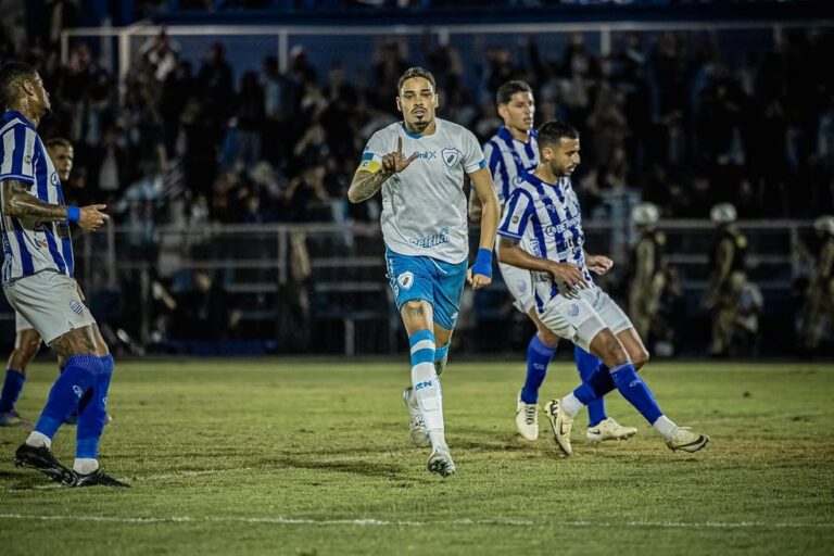 Iago Teles se destaca como artilheiro e melhor jogador da Série C