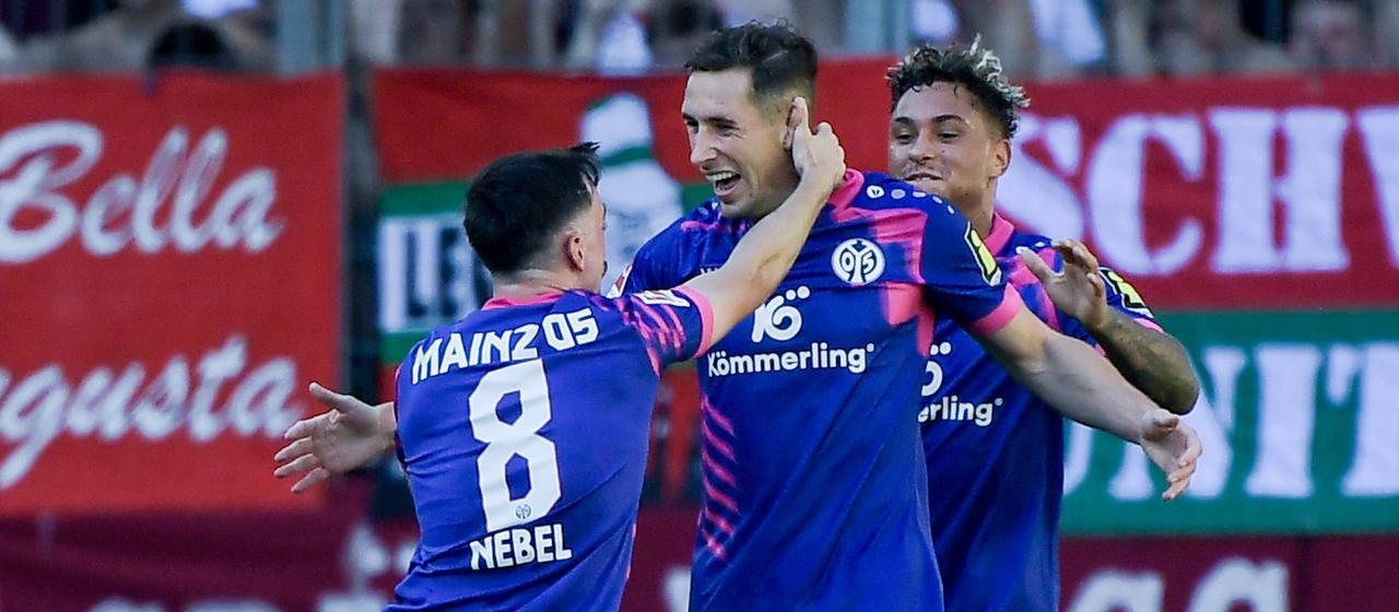 Júbilo da equipe do Mainz após o segundo gol