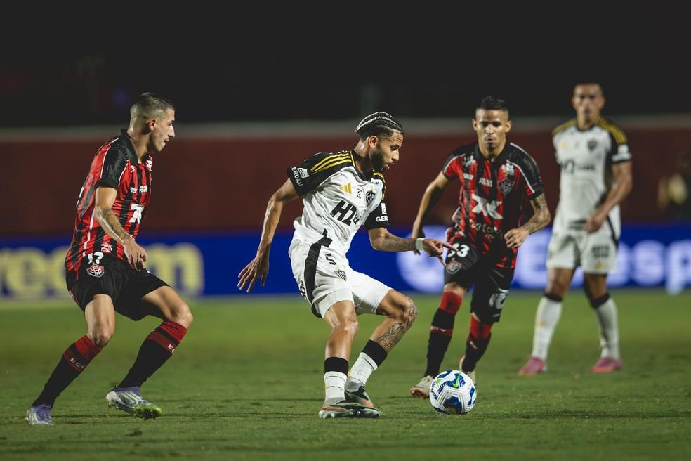 Alexsander, volante do Atlético-MG, durante o jogo contra o Vitória