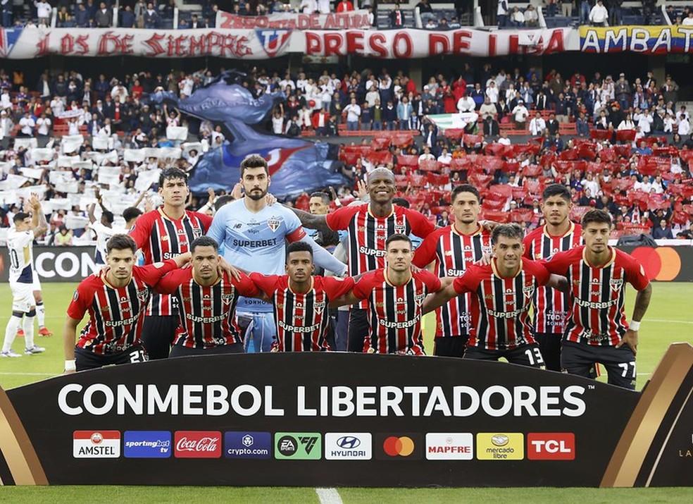 Time do São Paulo antes do jogo contra a LDU