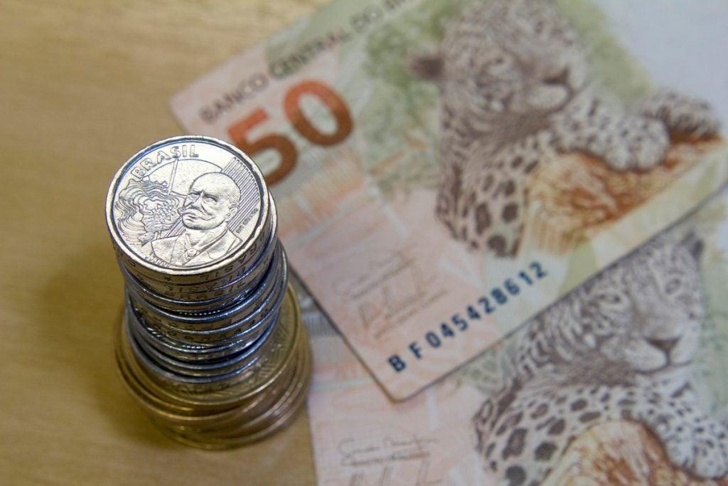 Selic a 15% trava investimentos e crédito para pequenas indústrias, alerta Simpi.