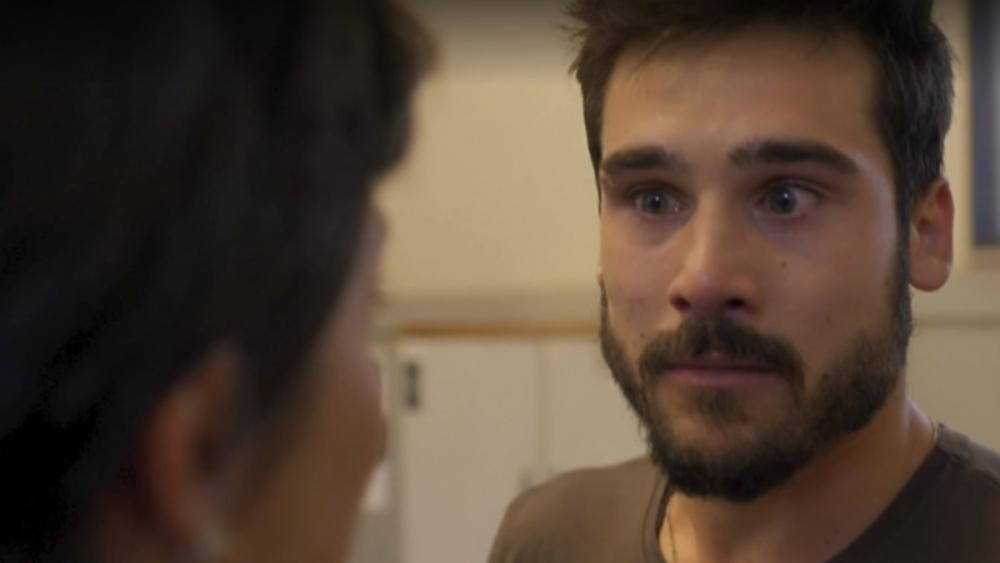 Rudá, papel feito por Nicolas Prattes