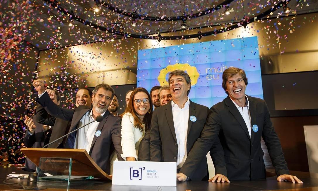 Executivos da C&A comemoram início do primeiro pregão da companhia.