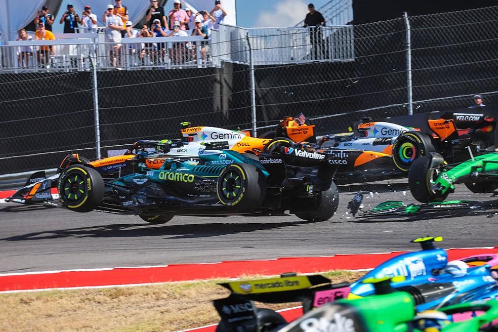 Batida na largada tirou Norris, Piastri e Alonso da corrida sprint nos EUA
