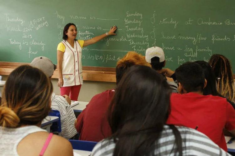 Dia dos Professores gera dúvidas sobre seu status de feriado