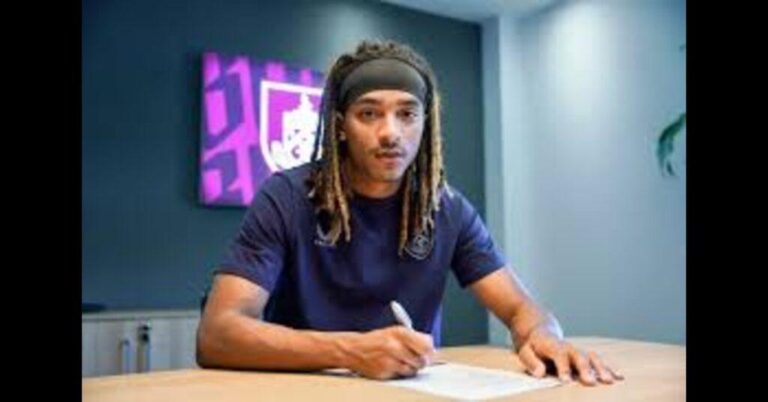 Noah Adekoya Assina Primeiro Contrato Profissional com o Burnley