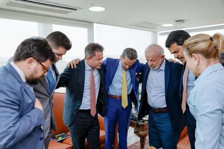 Lula Recebe Jorge Messias e Lideranças Evangélicas no Palácio do Planalto