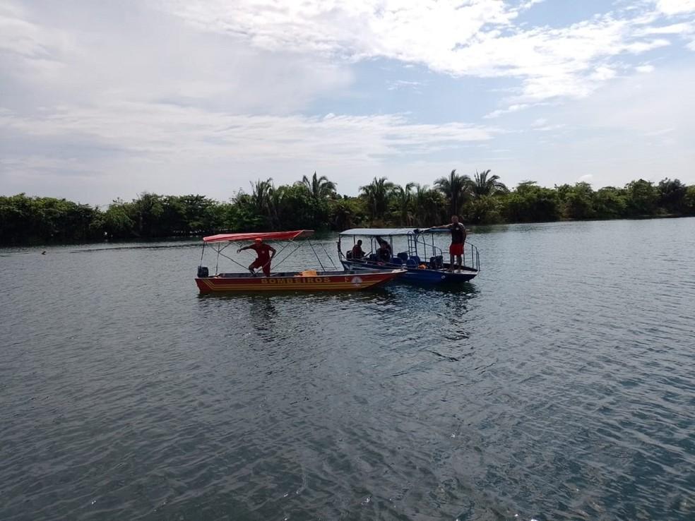 Bombeiros retomam segundo dia de busca por pescadores que caíram no rio Tocantins