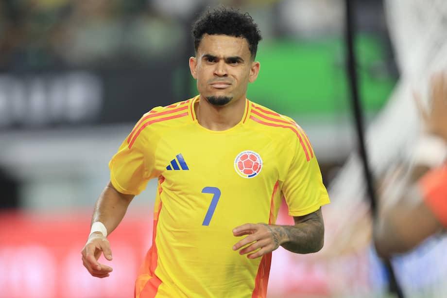 James Rodríguez, figura destaque da partida, com participação direta nos gols da Colômbia.