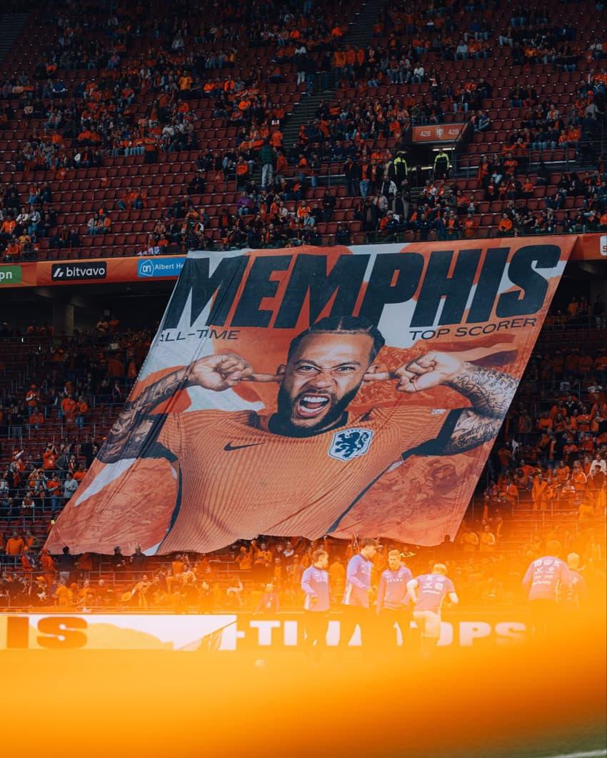 Memphis Depay durante a partida entre Holanda e Finlândia
