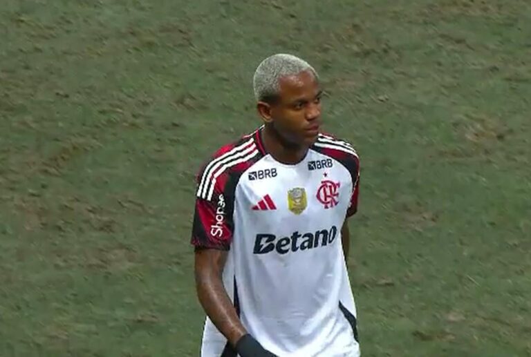 Wallace Yan: Retorno ao Flamengo marcado por expulsão rápida em derrota para o Bahia