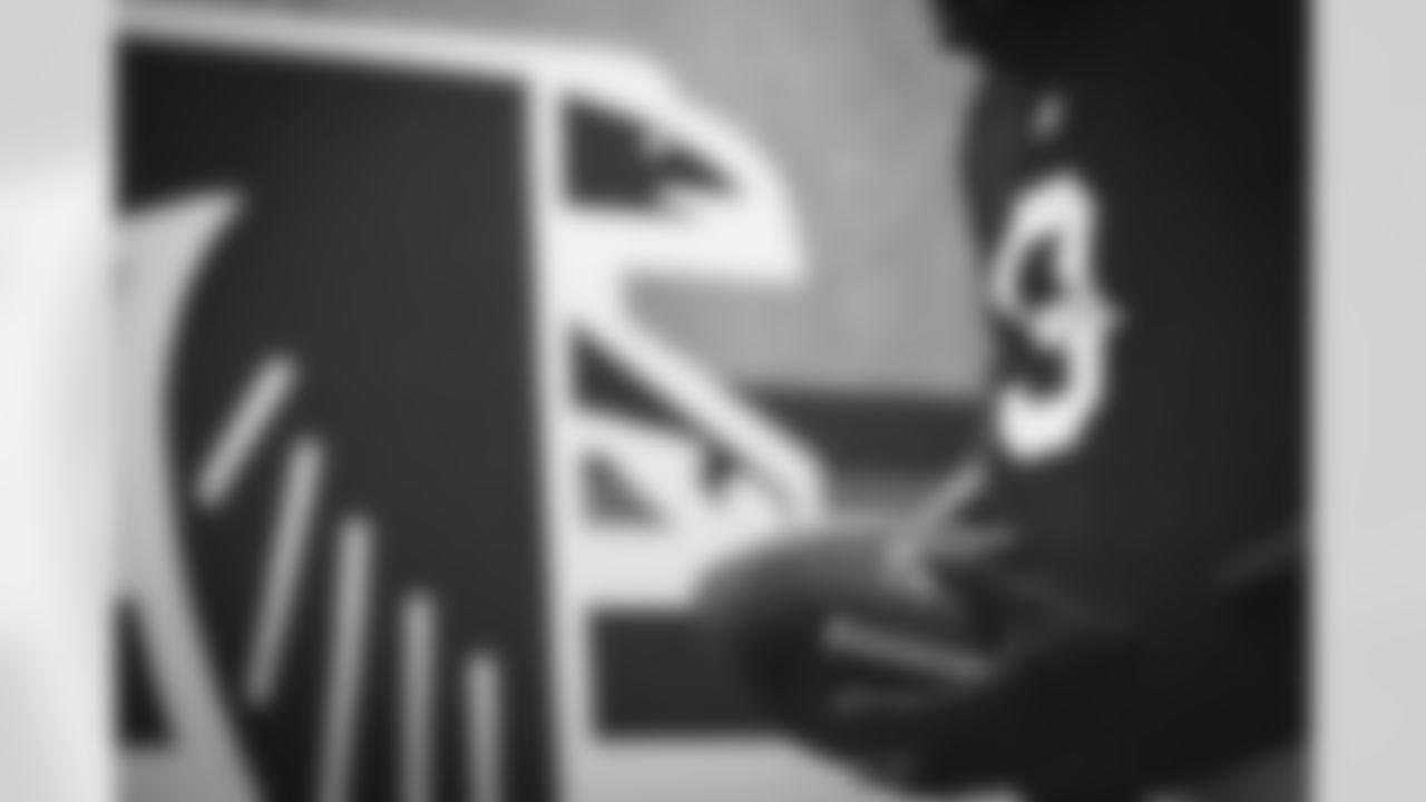 Penix Jr. dos Falcons em retrato no treinamento