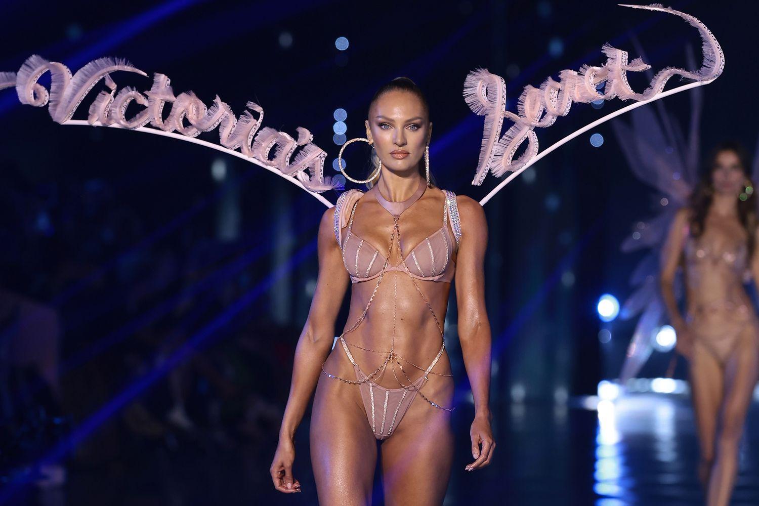 Candice Swanepoel na passarela do Victoria's Secret Fashion Show 2024