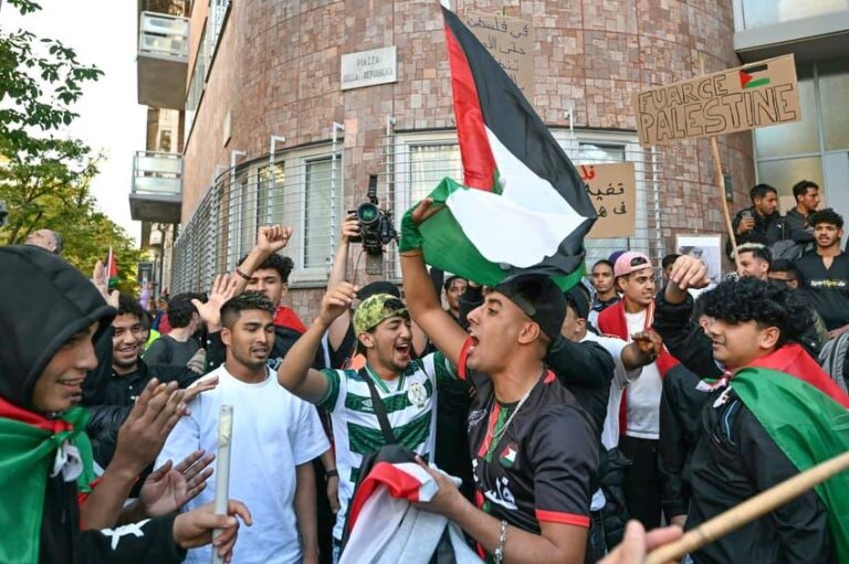Itália e Israel se enfrentam em meio a protestos, enquanto técnico celebra acordo de paz em Gaza