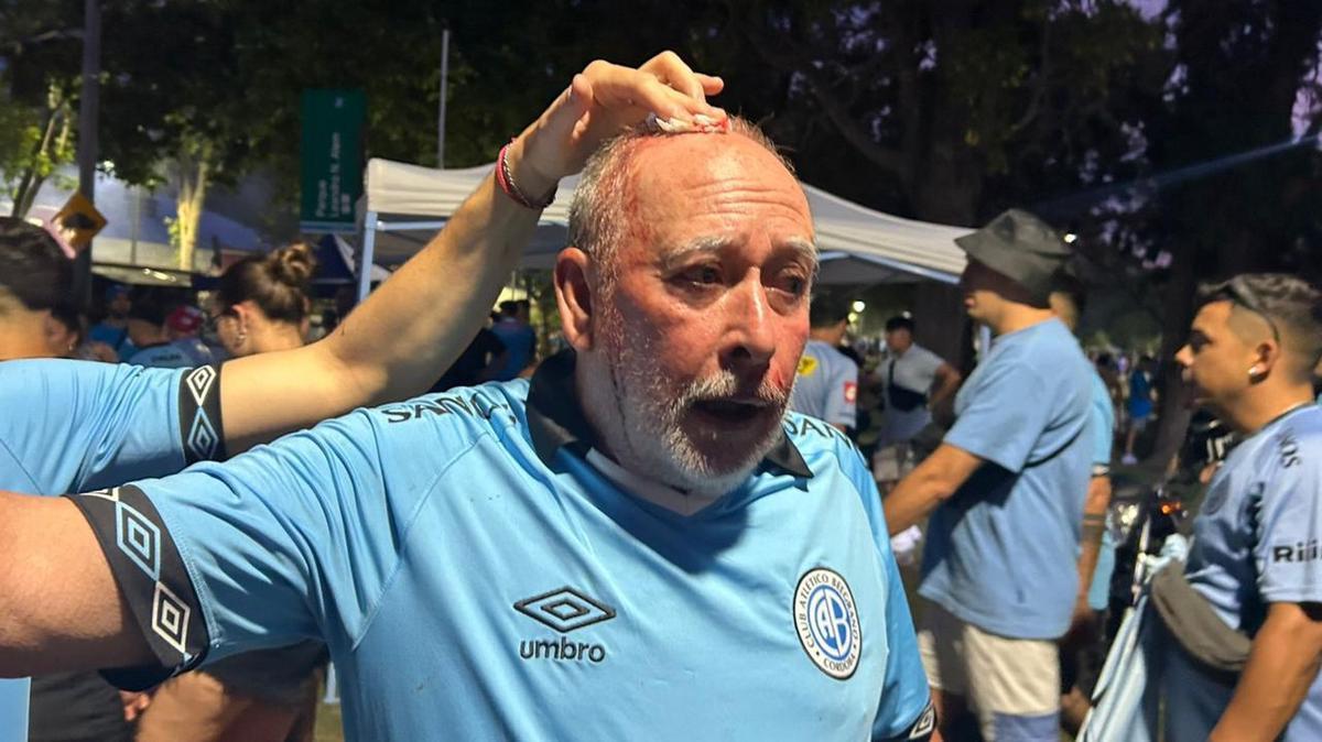 Um hincha de Belgrano, com ferimentos devido aos incidentes em Rosario.