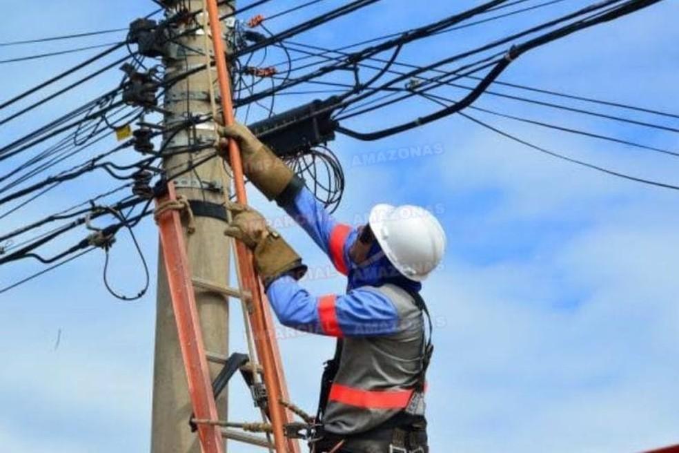 Serviços de manutenção da rede elétrica deixam 11 bairros de Manaus sem energia neste sábado.