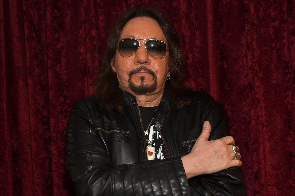 Ace Frehley em visita ao SiriusXM Studios em Nova York.