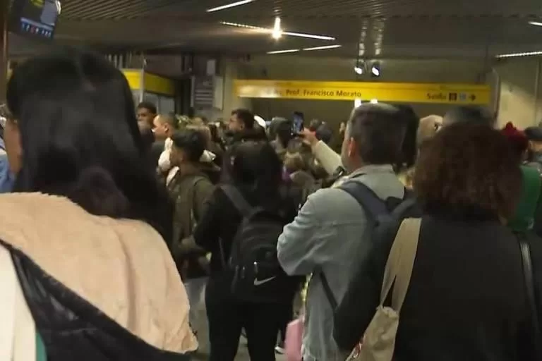 Falha no sistema de sinalização causa caos na linha 4-amarela do metrô de São Paulo