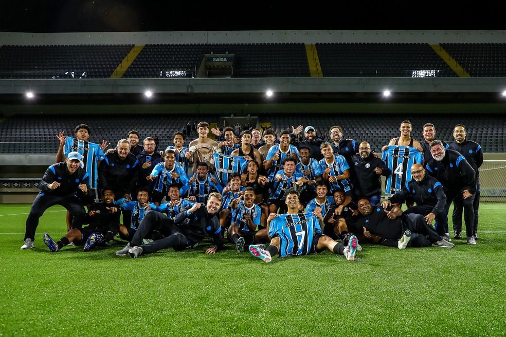 Time sub-17 do Grêmio após eliminar o Palmeiras