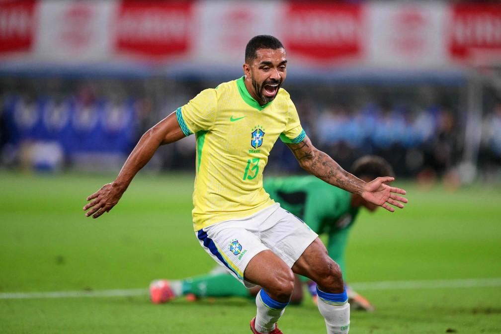 Paulo Henrique, do Vasco, abre o placar para o Brasil