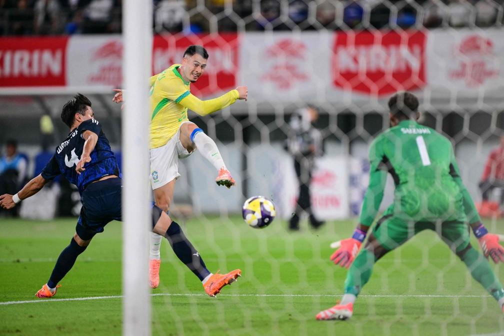 Gabriel Martinelli faz o segundo do Brasil contra o Japão