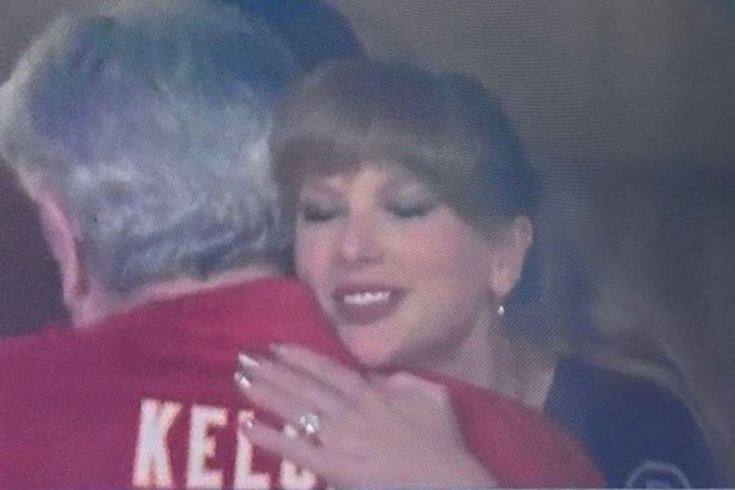 Taylor Swift e Ed Kelce no jogo