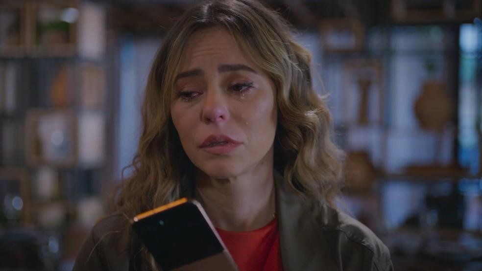 Heleninha tem recaída com a bebida e some, após descobrir a verdade sobre Leonardo