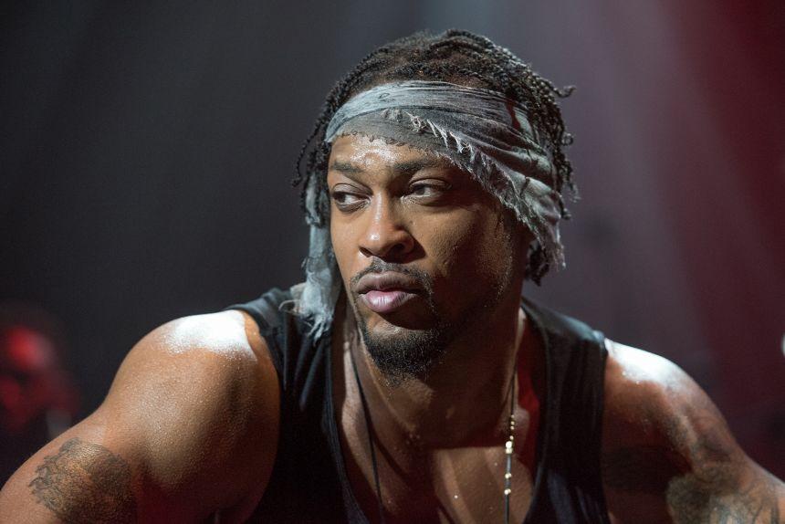 D'Angelo se apresentando com sua banda The Vanguard em 2015