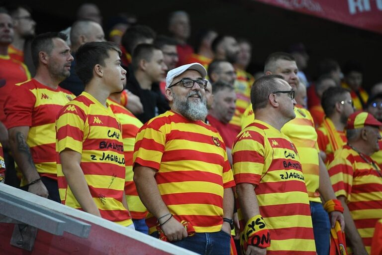Jagiellonia Białystok Enfrenta Strasburgo em Liga Conferência com Rivalidade Aumentada