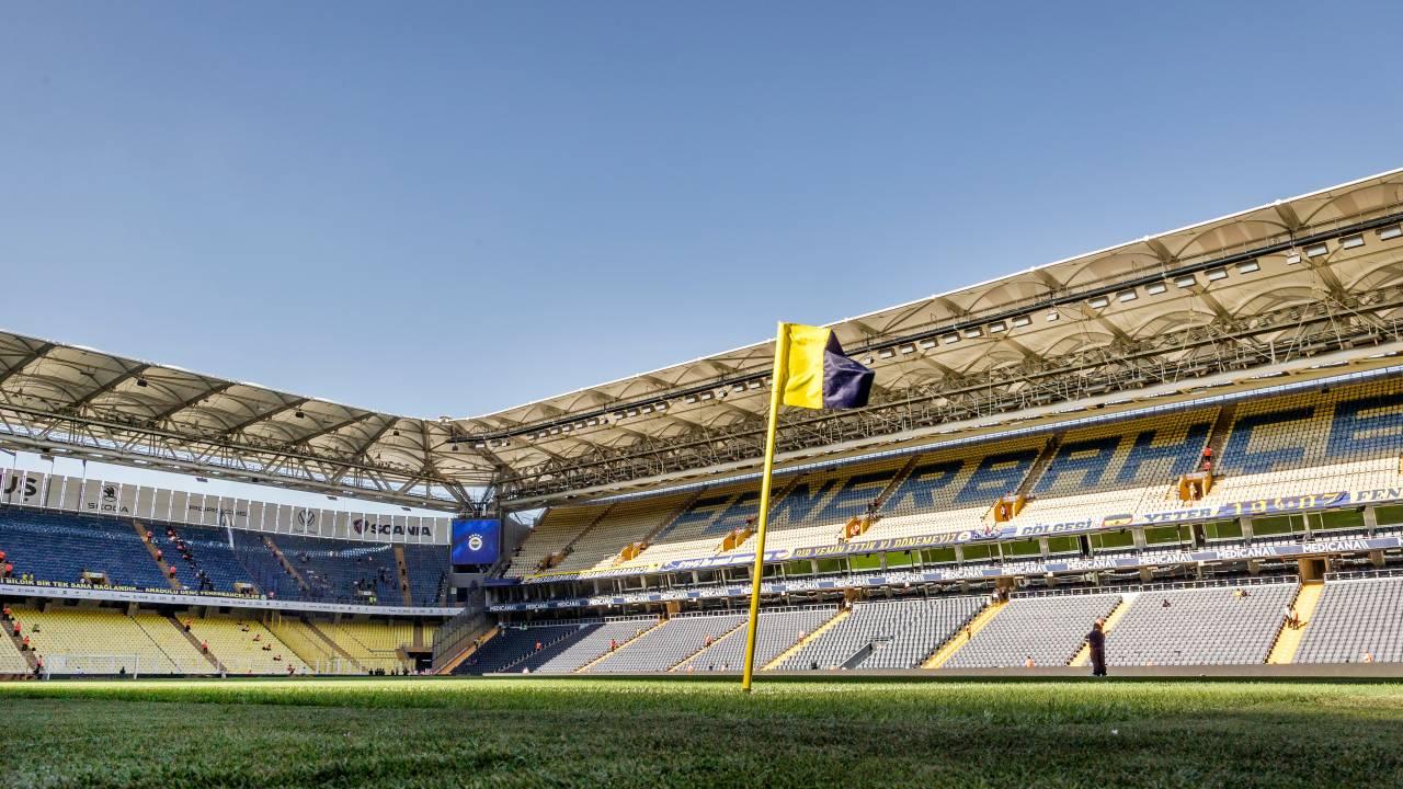 Estádio Fenerbahce durante partida da UEFA Champions League
