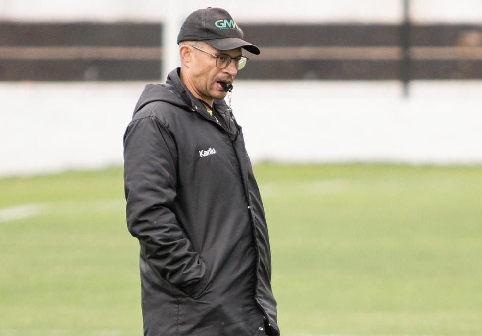 Alex em treino do Operário-PR