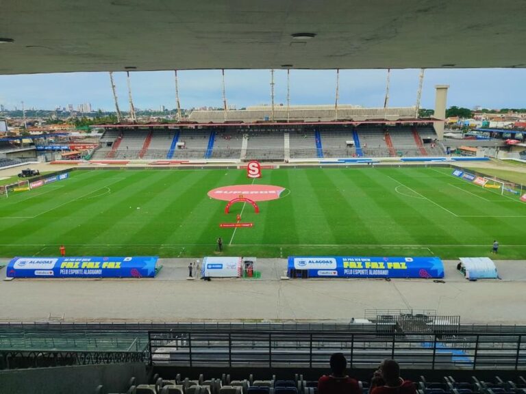 CRB e Atlético-GO se enfrentam em jogo crucial pela Série B