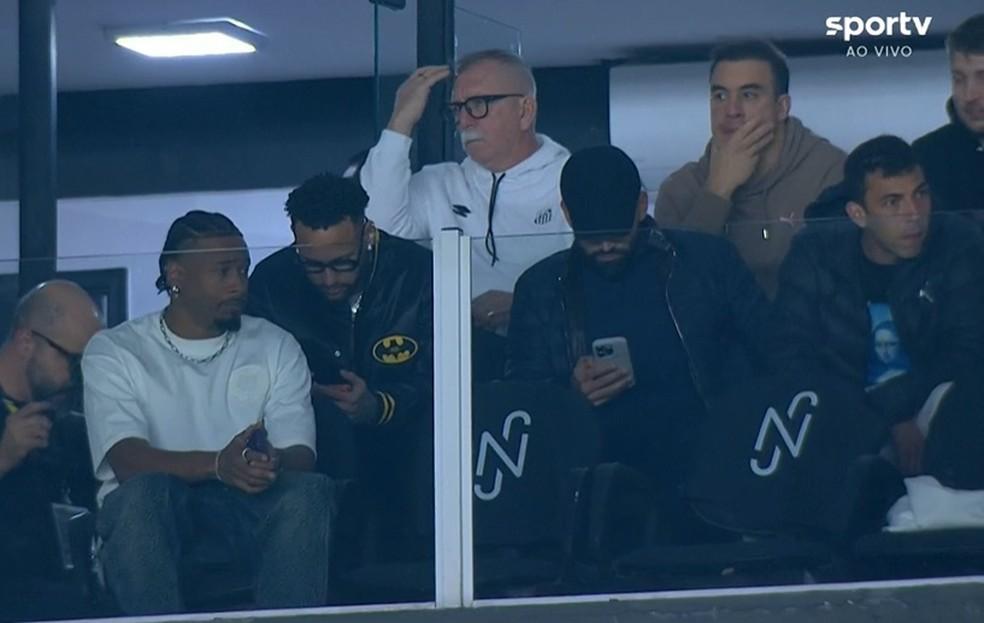 Neymar no camarote da Vila em Santos x Vitória
