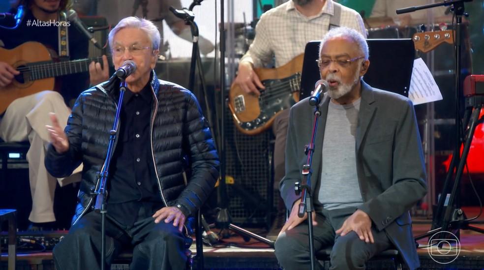 Caetano e Gilberto Gil no palco do Altas Horas
