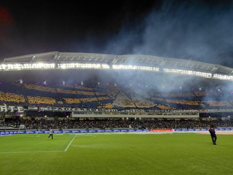 Torcida do Remo Realiza Triplo Mosaico em Homenagem ao Círio e Provocação ao Paysandu