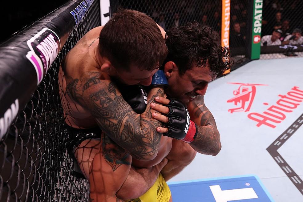 Kaan Ofli venceu Ricardo Carcacinha no UFC