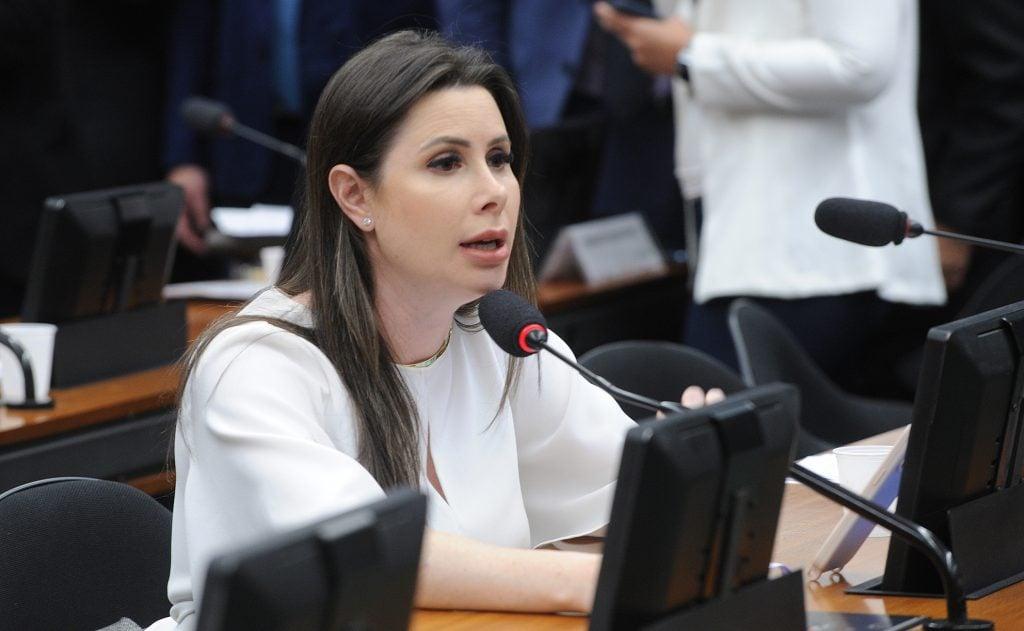 Carol de Toni ameaça deixar o PL se ficar fora de disputa ao Senado em SC.