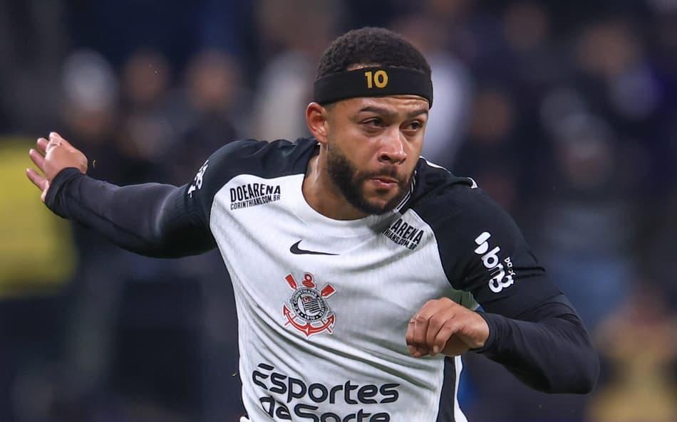 Memphis Depay começou Santos x Corinthians no banco