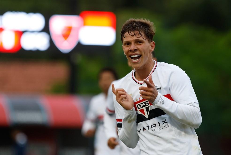 Atacante Gustavo Santana pelo São Paulo Sub-20