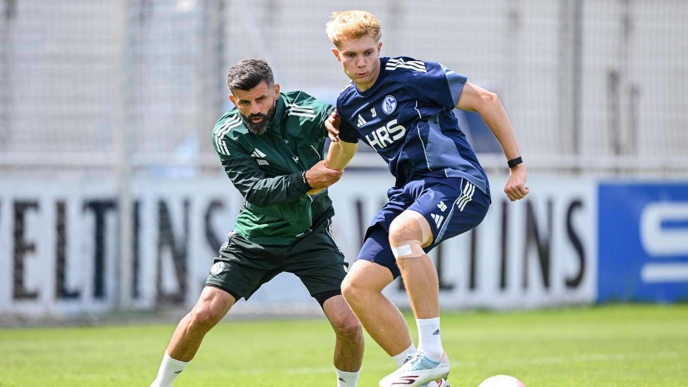 Miron Muslic e Peter Remmert durante treino no Schalke 04