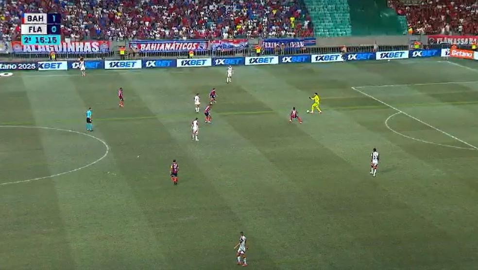 Flamengo tenta equilibrar expulsão com Rossi fazendo saída de bola